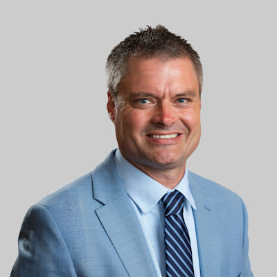 Headshot of Seth Zeltinger